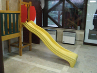 muanyag_csuszda_120_jatszogaleriaan.jpg
